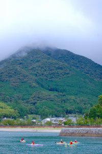 熊野古道八鬼山峠のふもとでシーカヤック